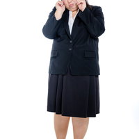 頬に手を当てて泣きまねする困った表情の女性会社員の写真