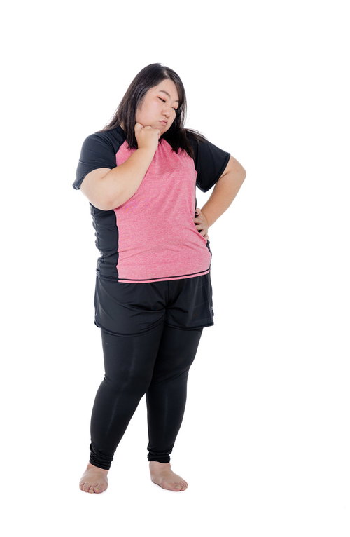 エクササイズ中に考え事をするぽっちゃり女性