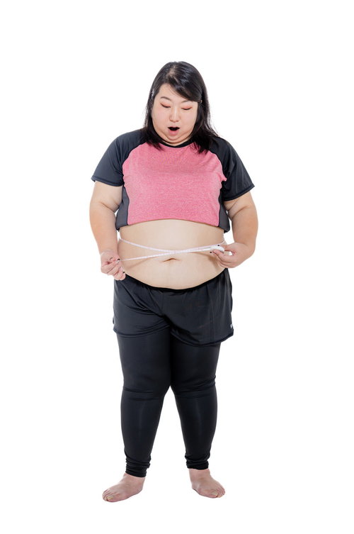 測定したウエストを見て開いた口が塞がらない膨よかな女性