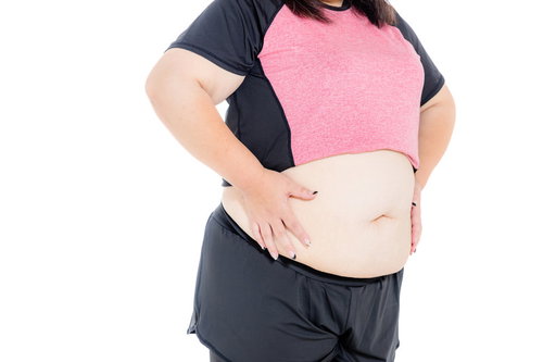 腰の贅肉をお腹に寄せる膨よかな女性のボディ