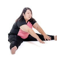 前屈をしてストレッチする肥満女性のダイエット運動の写真
