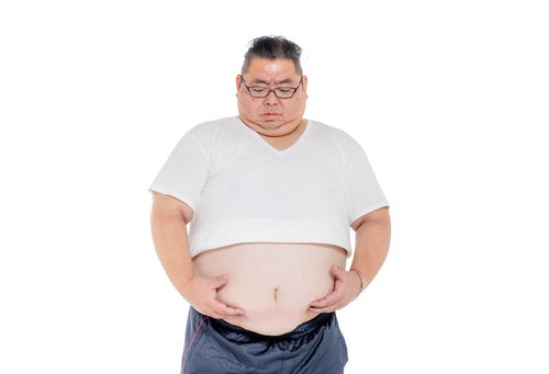 お腹の皮下脂肪が目立つ膨よかな男性のメタボ体型