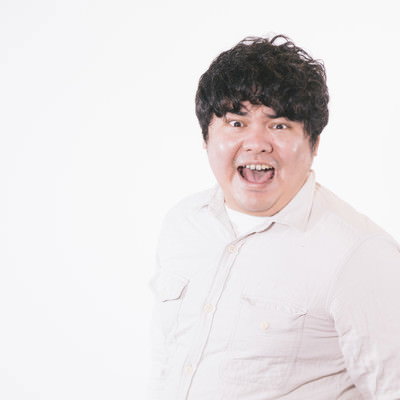 出来らあっ！と叫ぶ男性の写真