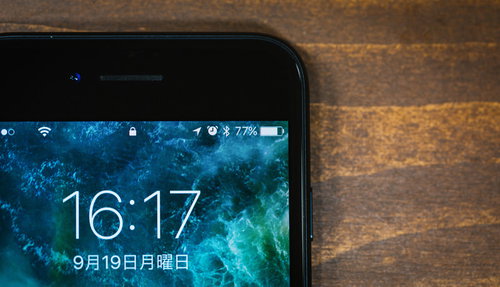 iPhoneのロック画面とバッテリー残量