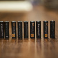 防災備蓄用の充電式単三電池8本セット 非常用電源の写真