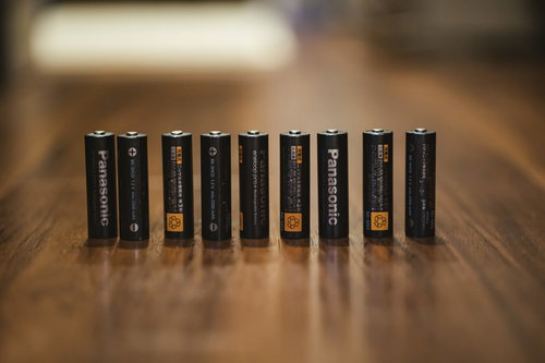 防災備蓄用の充電式単三電池8本セット 非常用電源