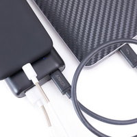 モバイルバッテリーからMacBookを充電の写真