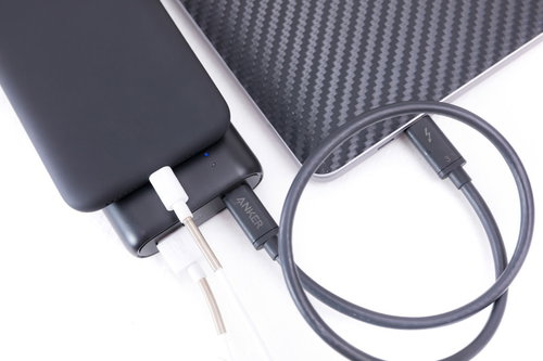 モバイルバッテリーからMacBookを充電
