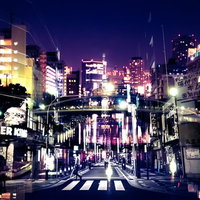 川沿いに続く満開の桜並木の写真