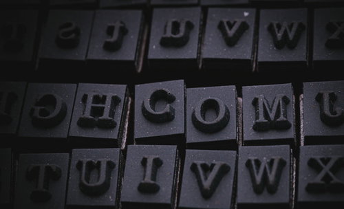 COMドメインのスタンプ黒地に白文字のシンプルな判子