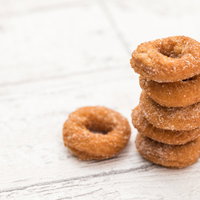 チョコがけドーナツの俯瞰の写真