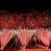 5秒間で1,000発を打ち上げる江戸川区花火大会のスターマインの写真