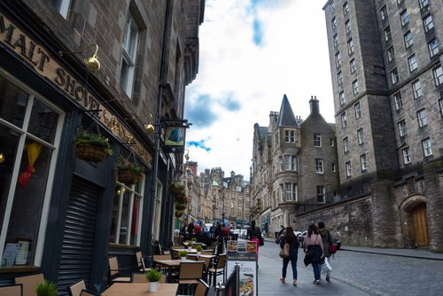 一度は訪れたいエディンバラの歴史的な街並み