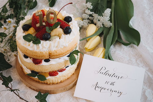 アニバーサリーメッセージカードとネイキッドケーキ