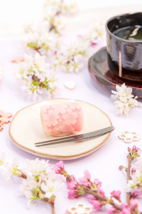 春の香りを閉じ込めた練り切りと抹茶のひととき