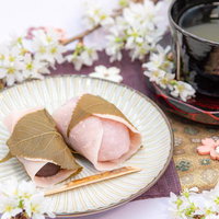桜もちと抹茶のおもてなし～春の和菓子と緑茶のしつらいの写真