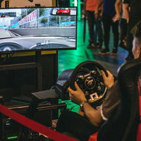 大画面モニターでレースゲームをプレイする人の写真