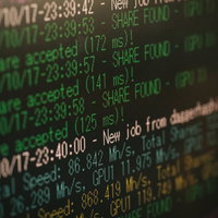 マイニングプログラムに表示されたハッシュレートと採掘状況の写真