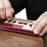 ファミコンのコントローラーで連打する指にバネを仕込んだ様子の写真