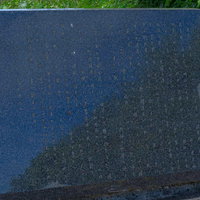 東京都が鎮魂の碑建立に至った由来が刻まれている石碑の写真