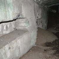 船見台砲台の壁に残る長方形のスペースの写真