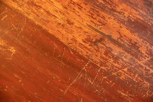 剥げと傷が目立つ木製天板のテクスチャー