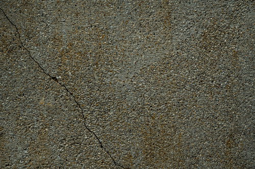 ひび割れたコンクリートの路面