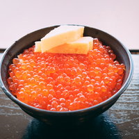 いわき・ら・ら・ミュウで味わう新鮮なイクラ丼と海鮮グルメの写真