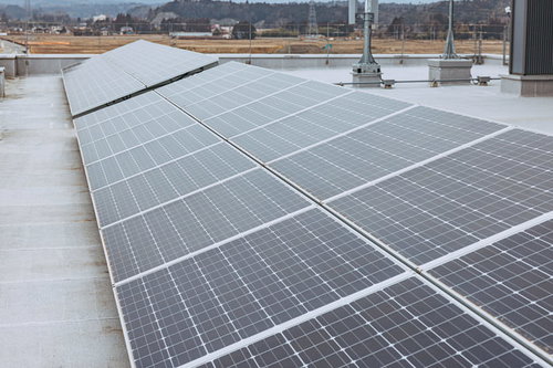 双葉町産業交流センターの屋上に設置されたソーラーパネル
