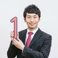 マイナンバー制度を笑顔でPRする職員の写真