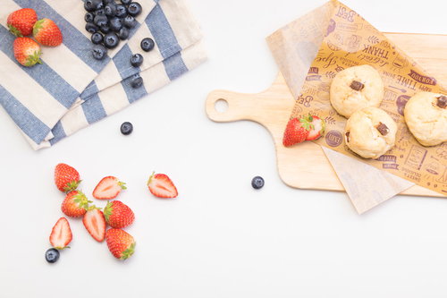 デザートに用意した星型クッキーとカットフルーツ