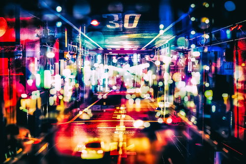 光あふれる夜の繁華街（フォトモンタージュ）