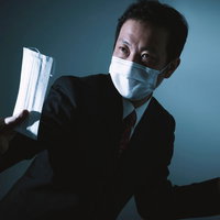ノーマスクを見かけるとすかさず対応する正義マンの男性の写真