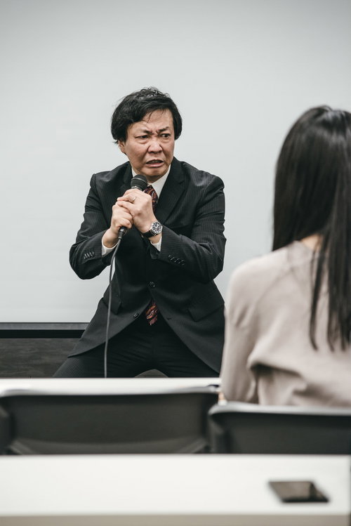 社内プレゼンに熱が入りすぎてしまう上司