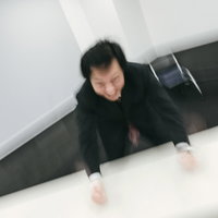 腹ただしいことが多くて気が狂った部長社員の写真