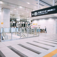 大阪駅のJR連絡橋口改札の写真