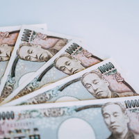 5万円分の報酬（一万円札5枚）の写真