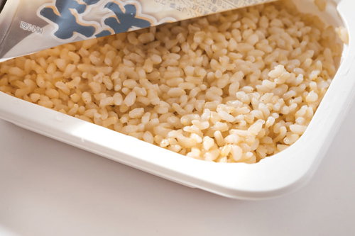 レトルトパックの玄米ごはん - 温めるだけで食べられるヘルシー食