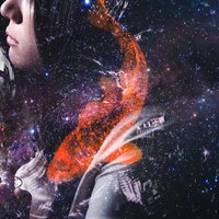 コスモ（小宇宙）を漂う鯉と思いを馳せる女性のフォトモンタージュの写真