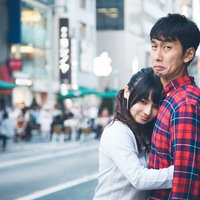 壁ギュで彼氏の心と財布を離さない小悪魔系女子の写真