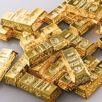 積み重なったゴールドバー（金塊）の投資資産の写真