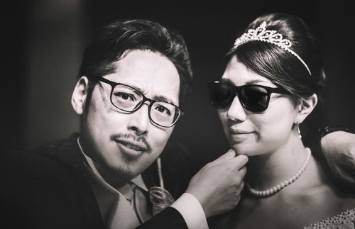 撮った！夜の密会で熱々の新郎新婦の幸せなウェディングショット