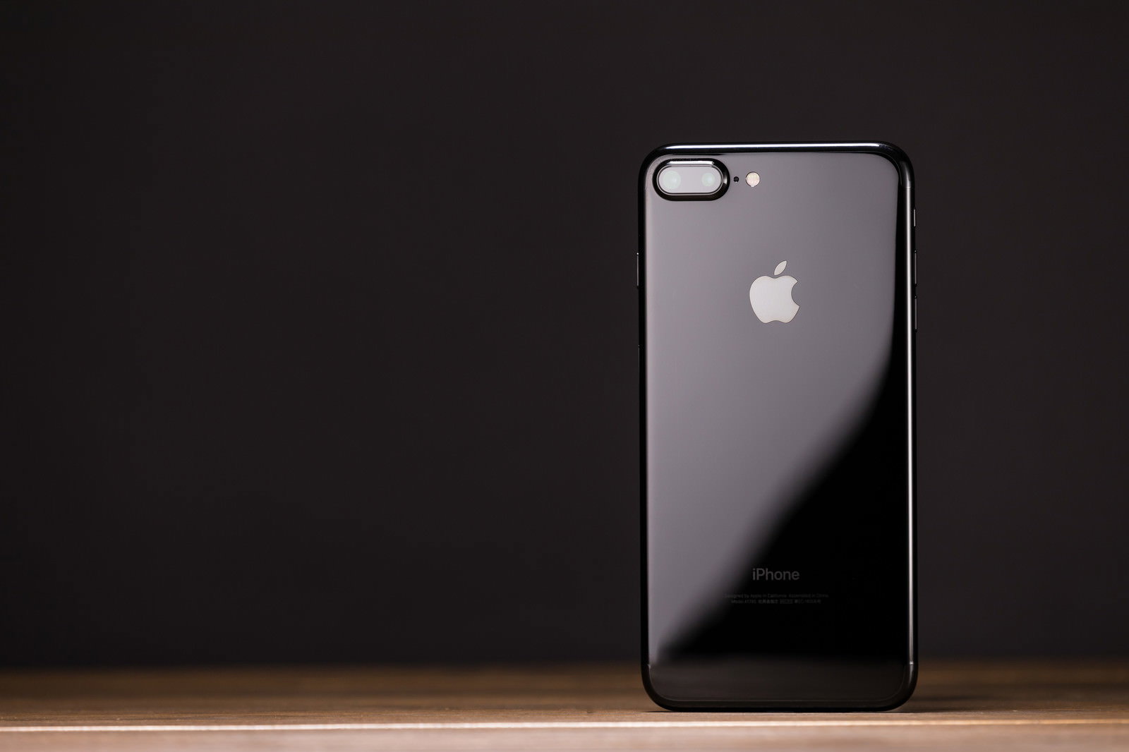 iPhone 7 Plusジェットブラック背面