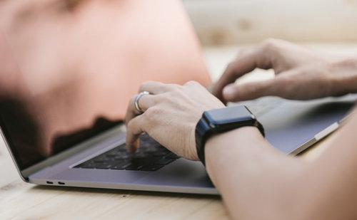 タイピングがしやすくなった新しいMacBookのノートパソコン