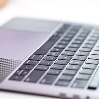 第3世代バタフライ式キーボード搭載MacBookの写真