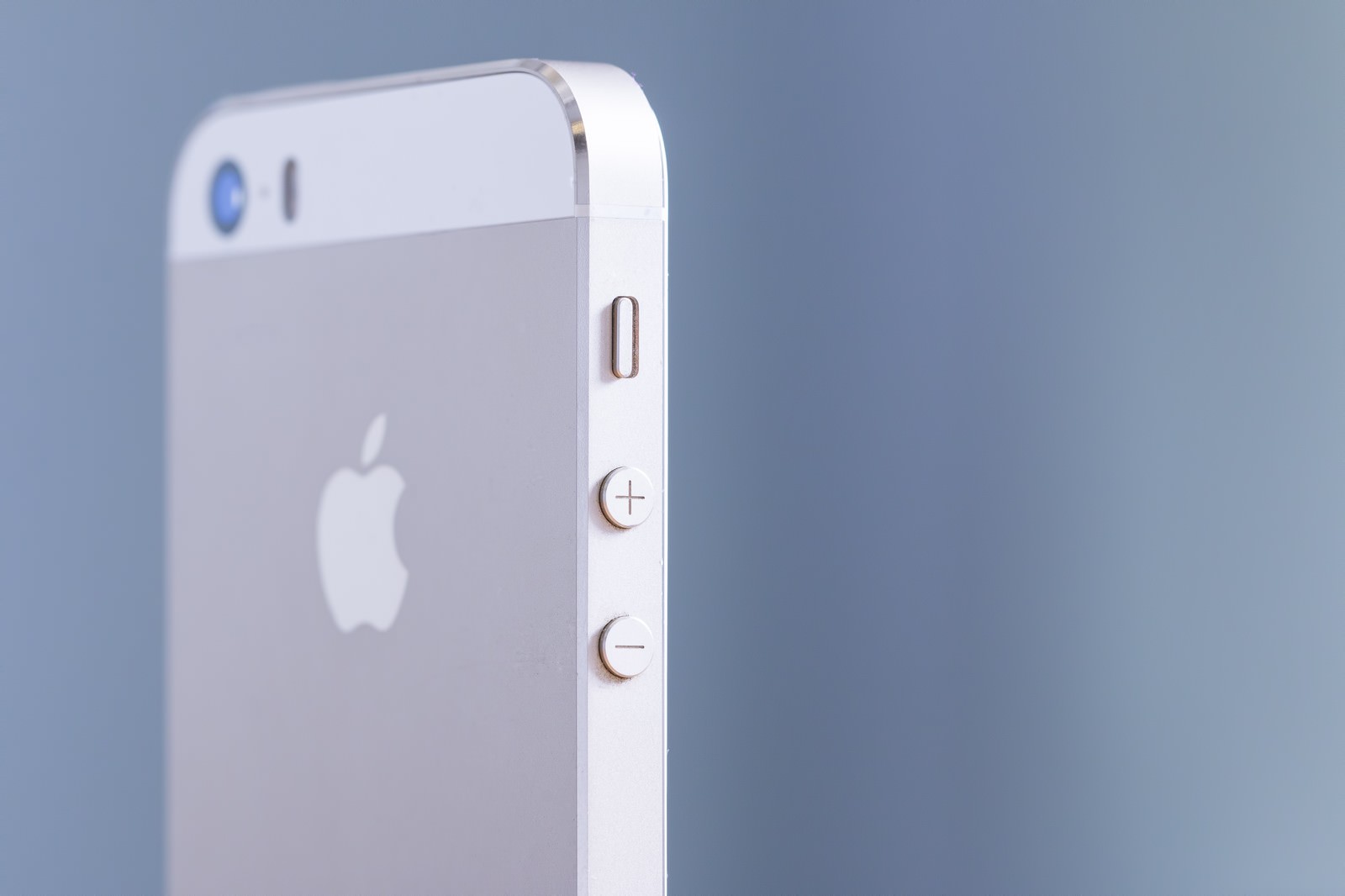 iPhoneの側面と音量ボタン