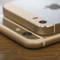 スマートフォンのカメラ部分のクローズアップの写真