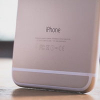 スマートフォンのIMEI番号を確認するiPhone背面の写真