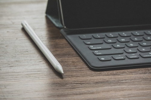 イラストレーターにとって最強のスタイラスペンとキーボード