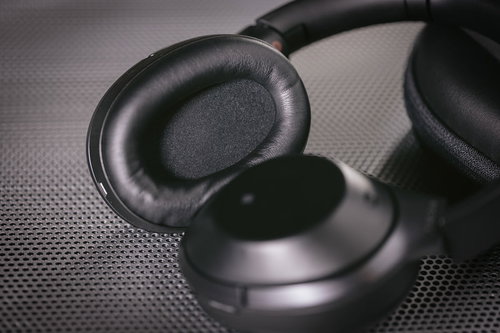 ゴリラのイヤーパッド付きワイヤレスヘッドフォン